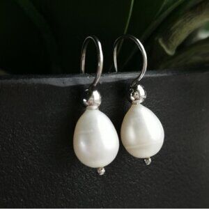 White  Pearl drop earrings in Sterling Silver
